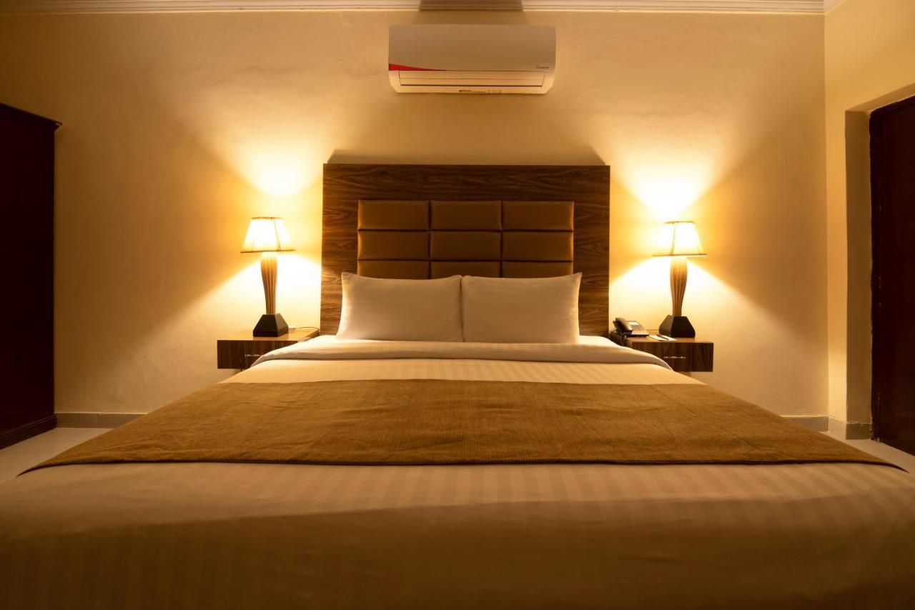 Hotel One Lalazar Multan Exterior photo