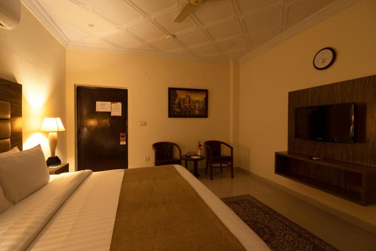 Hotel One Lalazar Multan Exterior photo