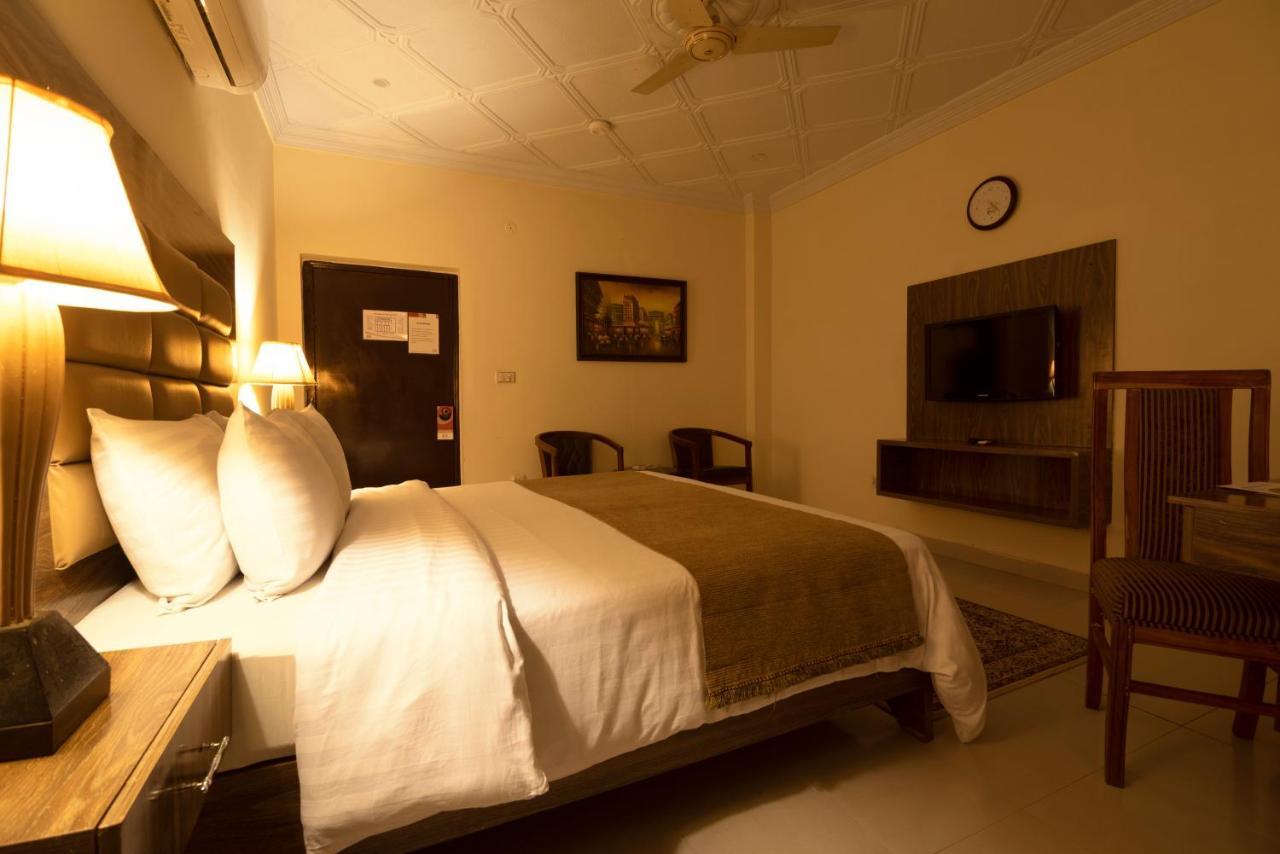 Hotel One Lalazar Multan Exterior photo