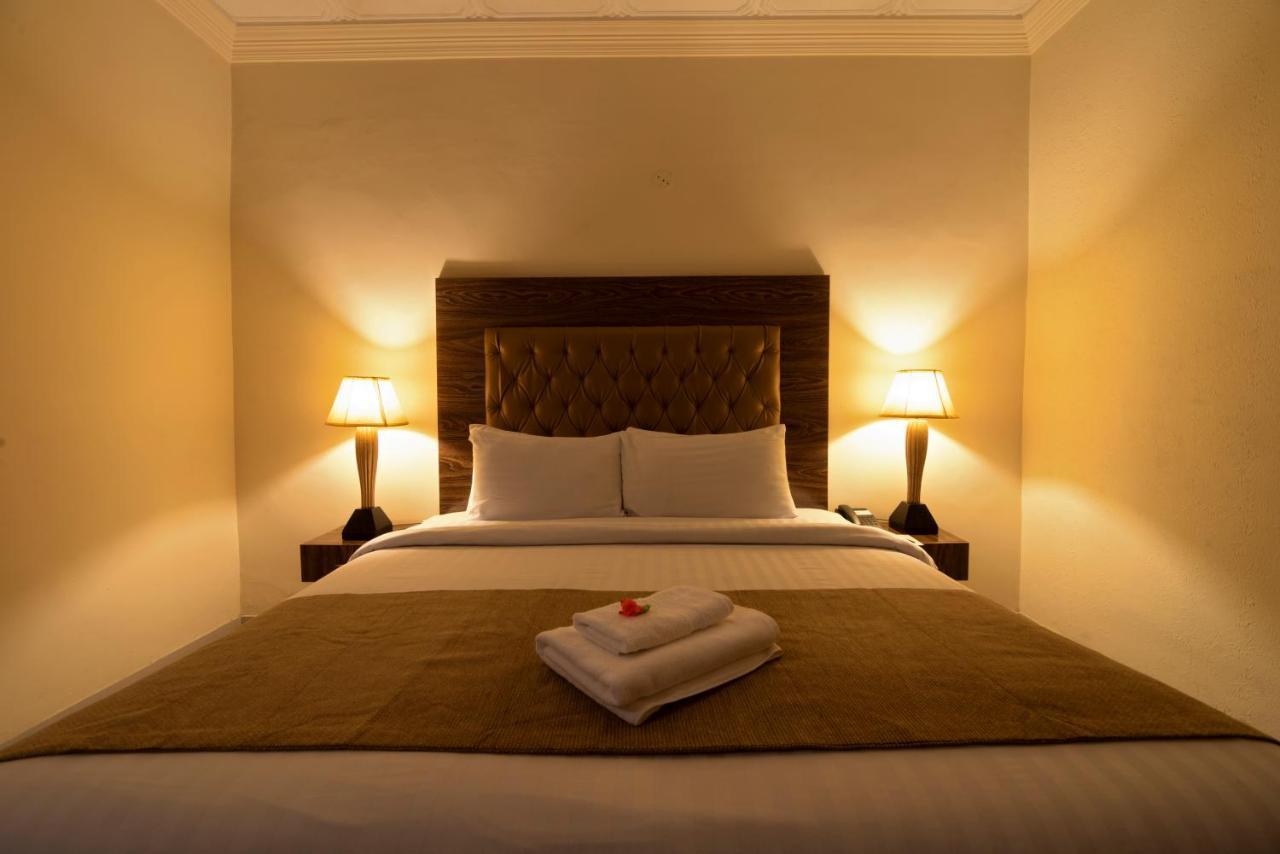 Hotel One Lalazar Multan Exterior photo