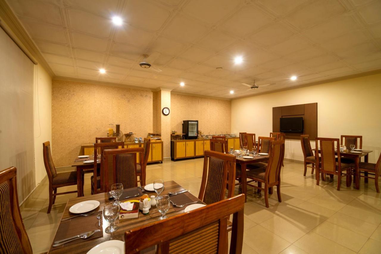 Hotel One Lalazar Multan Exterior photo
